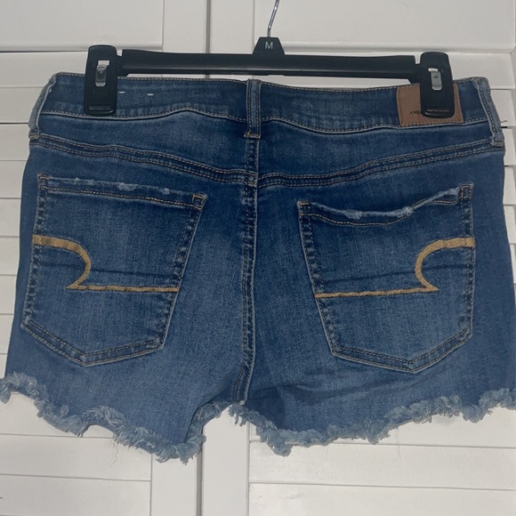 Blue Denim distressed jean shorts. Size 6 from American Eagle - Picture 2 of 4